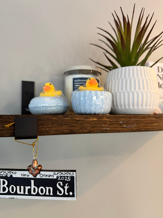 Ducks afloat bath bomb